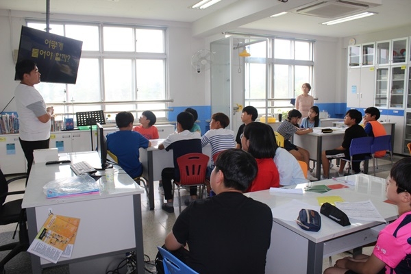 청보·청라초등학교 5~6학생들 독서토론교육모습.