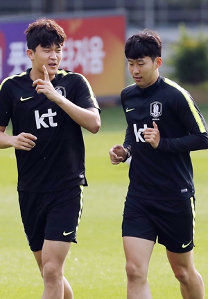 김민재(왼쪽), 손흥민.