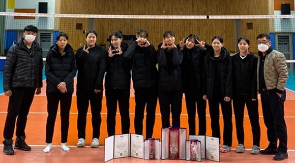 제천여자고등학교 배구부 선수들이 제32회 CBS배 전국남녀중고배구대회에 참가해 여자 고등부에서 준우승했다.