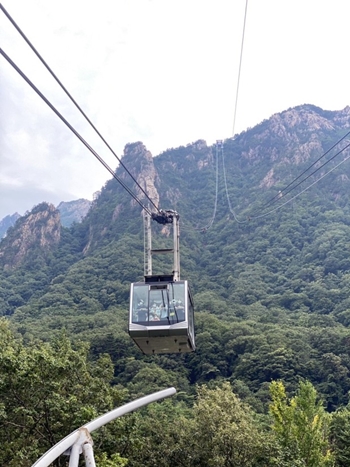 설악산국립공원 권금성 운행 케이블카. /설악산국립공원사무소 제공